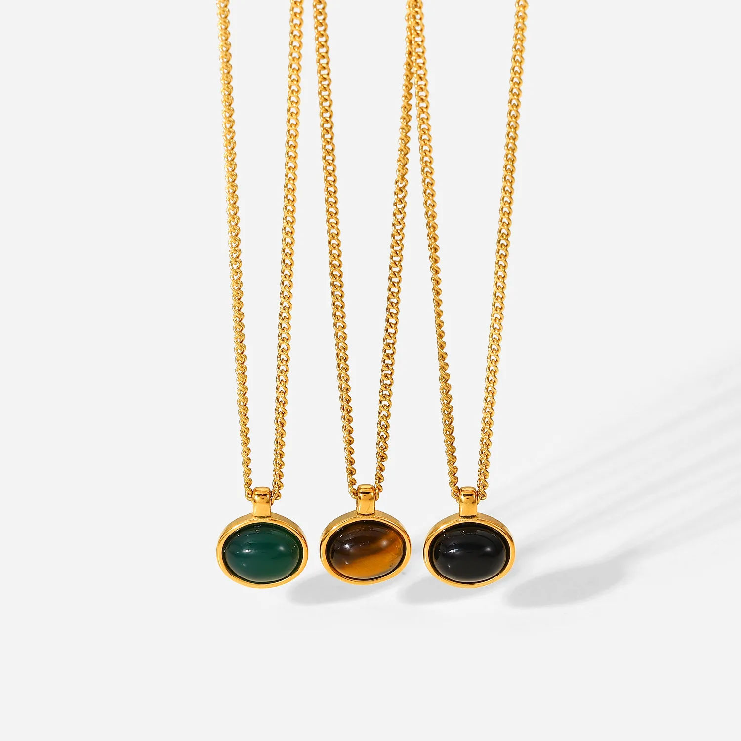 

2023 Vintage Oval Pendant Necklace 18K Gold Plated Stainless Steel Necklace Crystal Gemstone Necklace