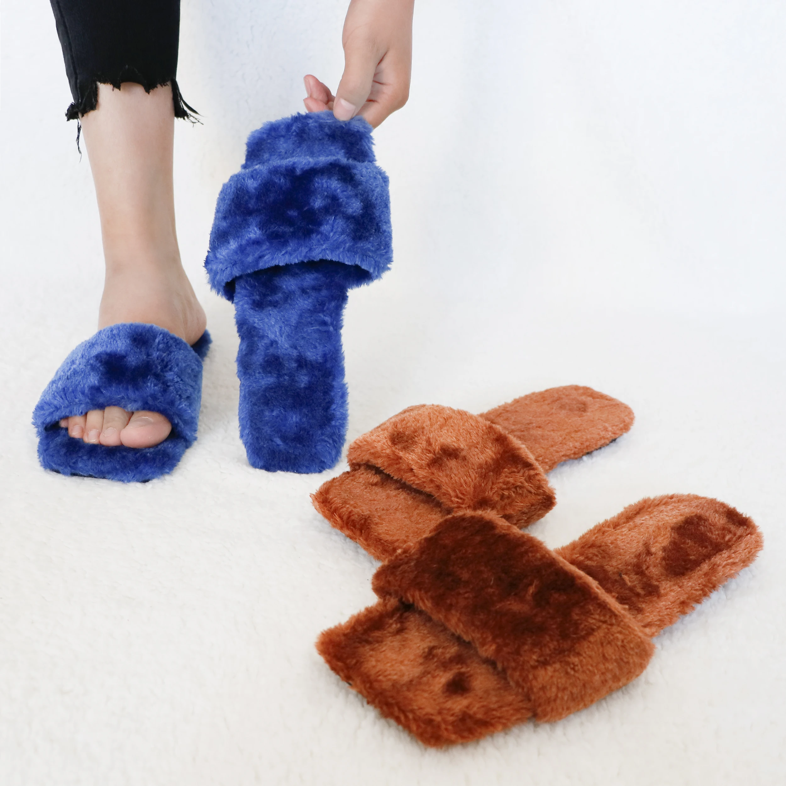 

Wholesale Outdoor Plush Fluffy Open Toe Flat Women's Sandals, Customized color