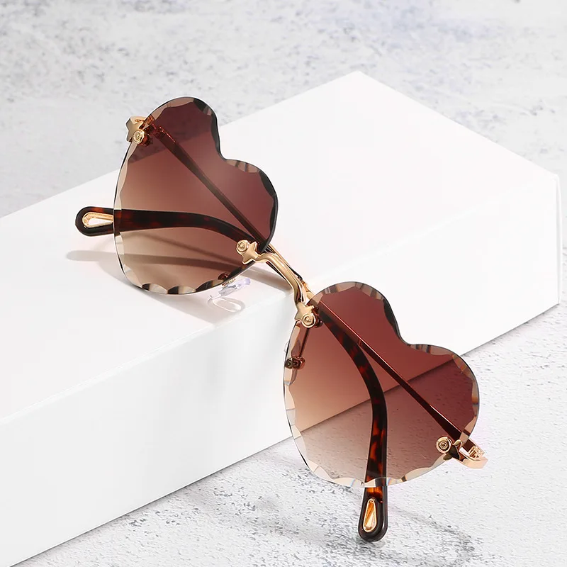 

Fashion Heart Shape Stylish Newest Wholesale lunettes De soleil manufacture costume Women Sunglasses 2021, 7 color