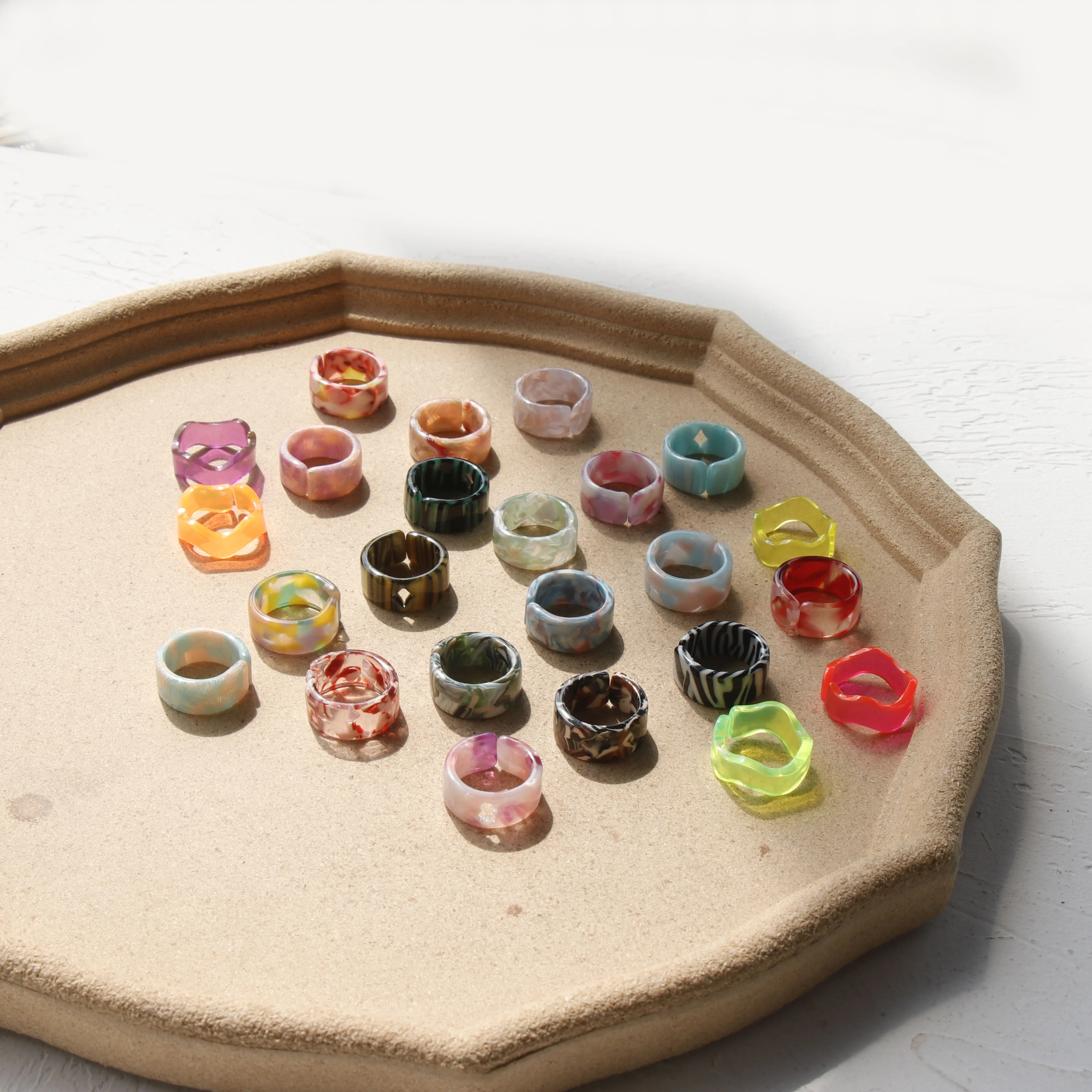 

JUHU 2021 Fashion Acrylic ring for women Simple colorful Resin Ring Wholesale acrylic jewelry rings neon color
