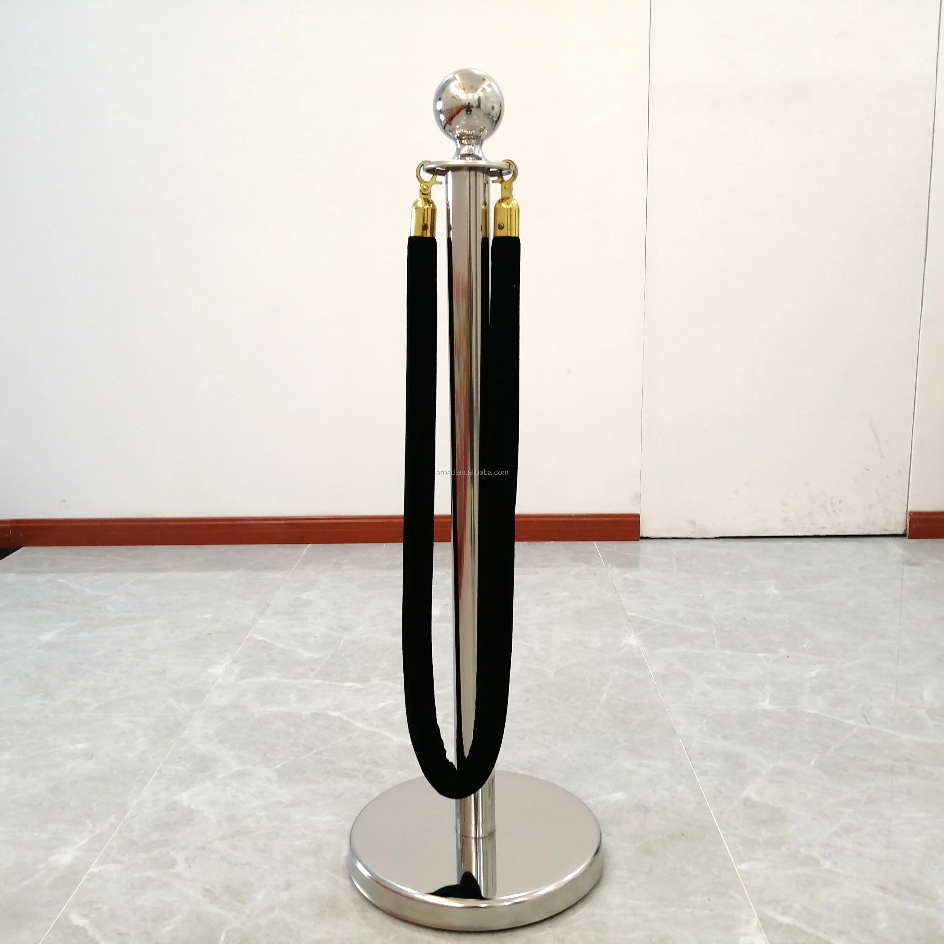 Retractable Queue Stand - Efficient Crowd Control Solutions