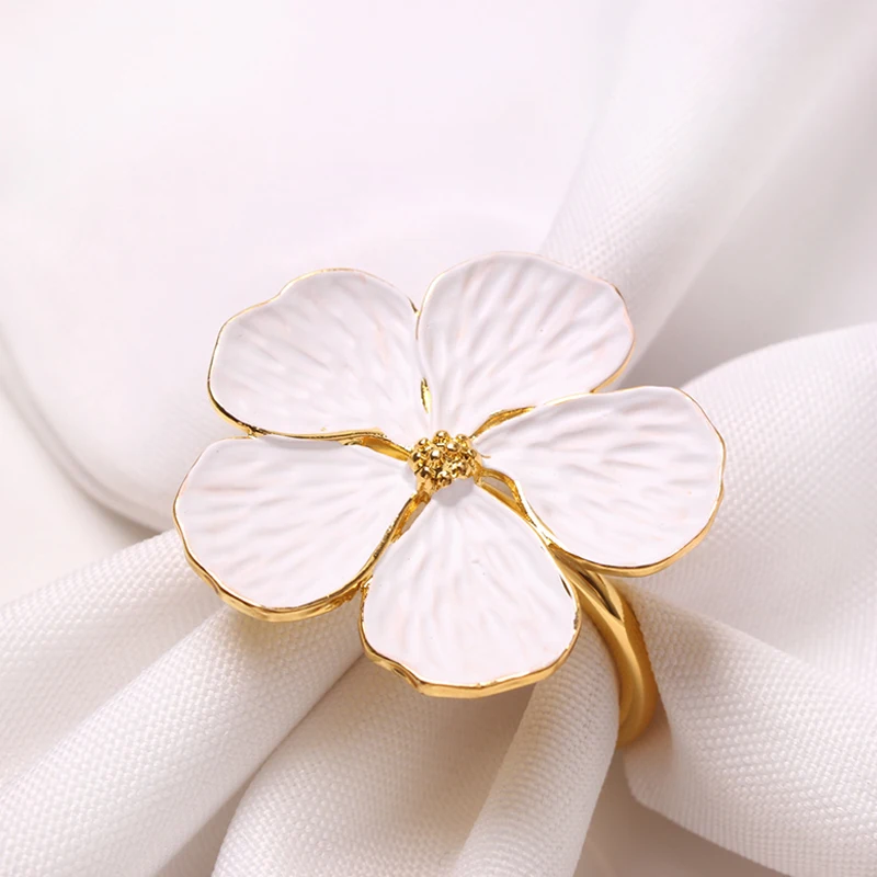 

Hot Sale Western Restaurant White Flowers European Plum Blossom Napkin Storage Luxury Metal Napkin Ring