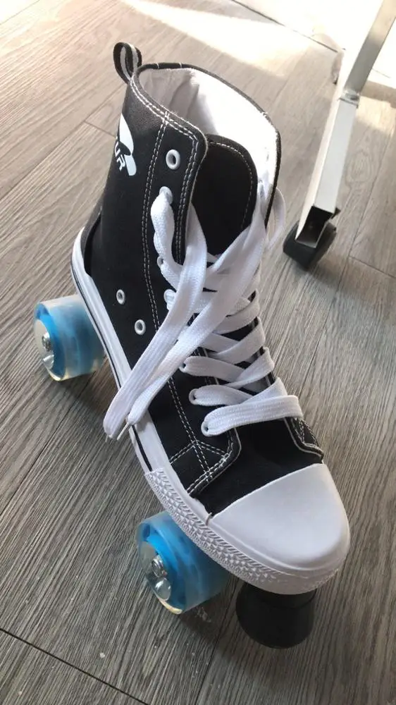 
Good Quality Casual canvas Shoes Quad Roller Skate with Light PU Wheel Flashing Roller Skates 