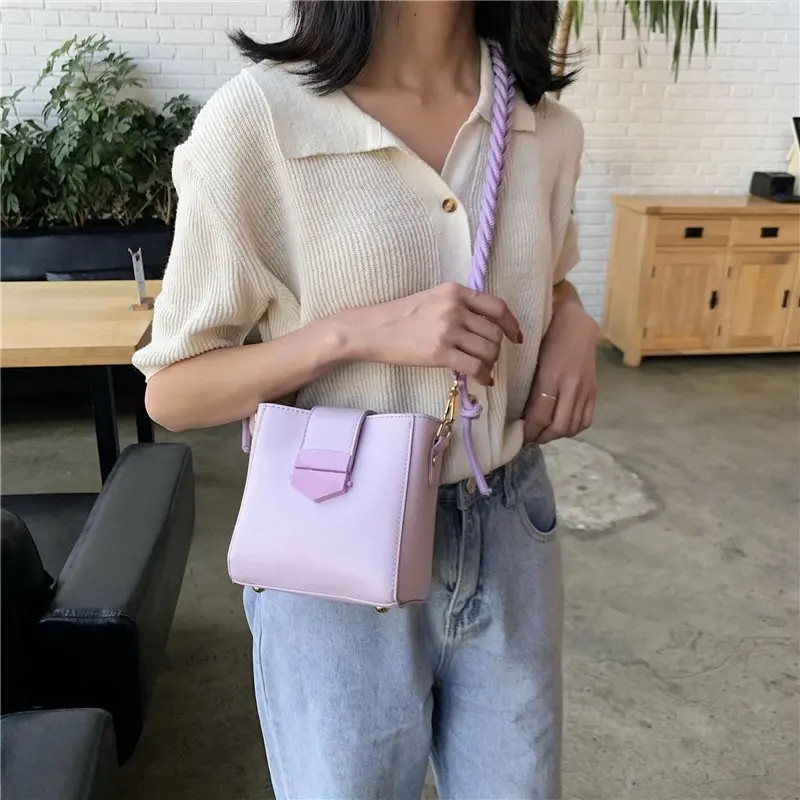 

2020 New Fashion Weave Shoulder Belt Famous Brands Handbags PU Leather Messenger Small Zipper Crossbody Bag Women