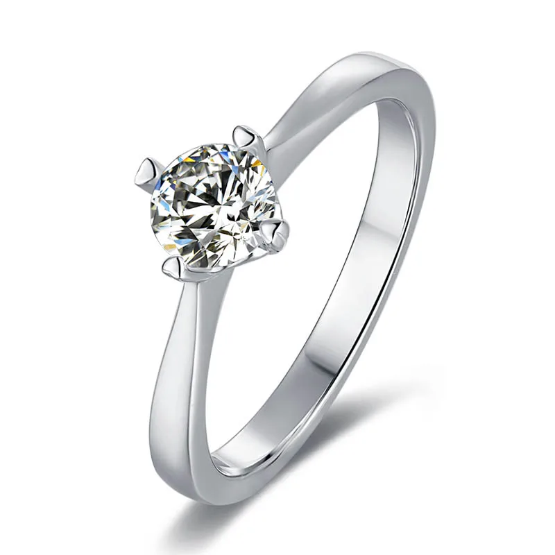 M02E 0.5ct 5mm Moissanite Main