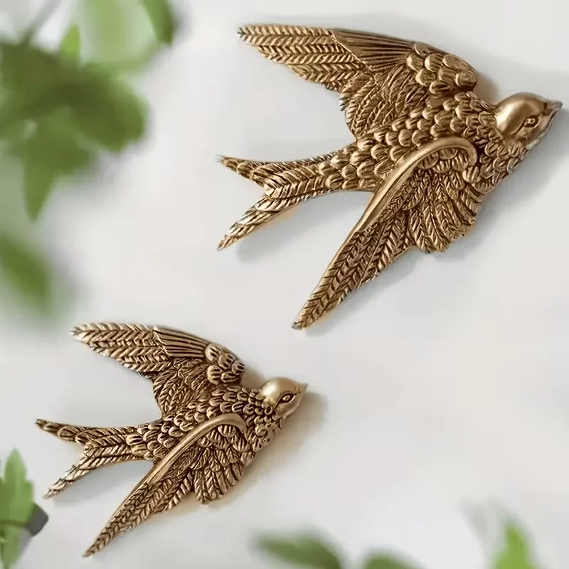 2pcs Resin Flying Bird Wall Decor Vintage Antique-Style Hanging Swallow Ornaments for Gallery Wall Living Room Bedroom