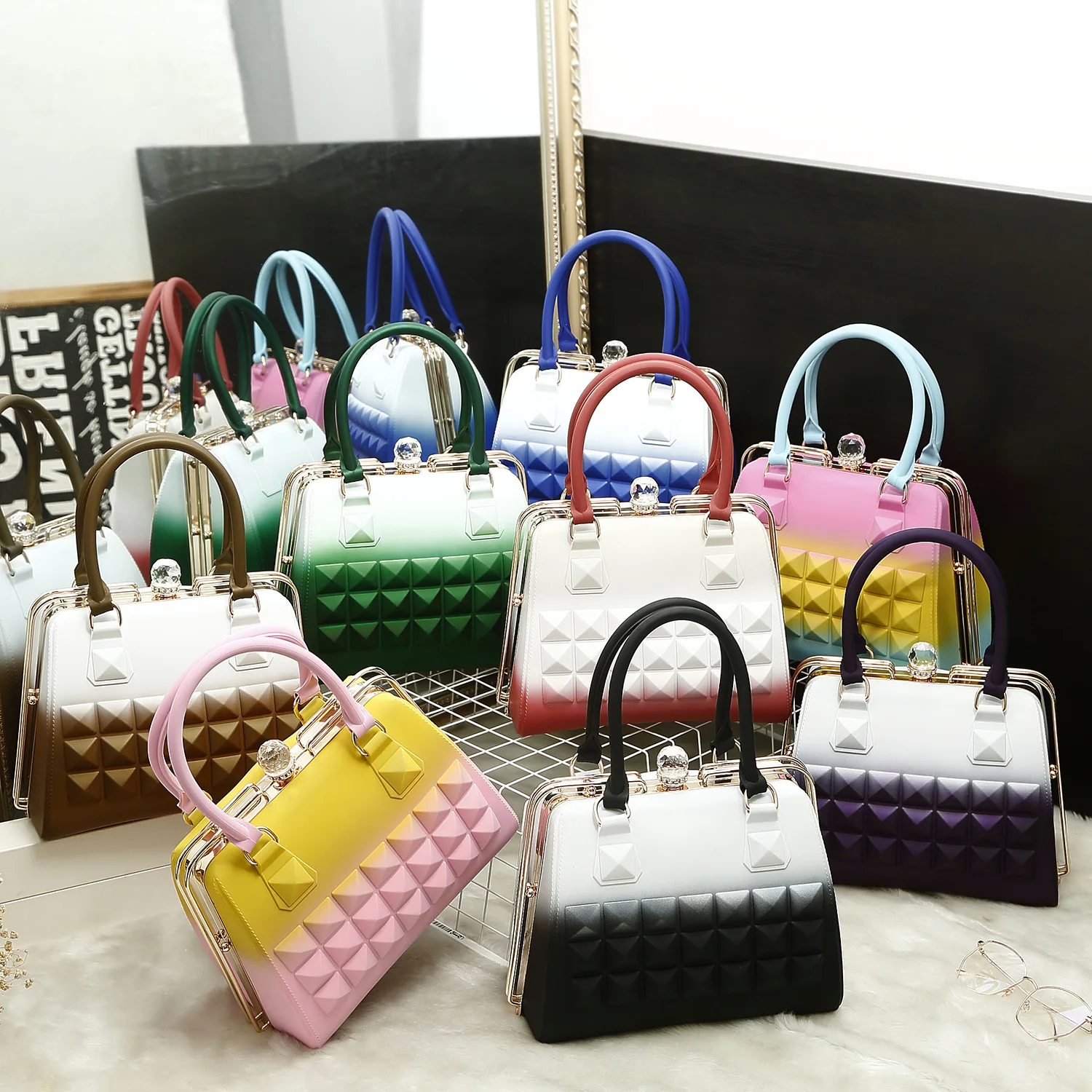 

2020 New hand-held color gradient nail vertical clip bag frosted color matching women's bag pvc jelly purse, Customizable