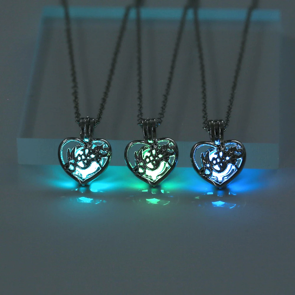 

Glow In The Dark Heart Pendant Mother Necklace For Women Fluorescent Luminous Mother Jewelry Halloween Gift