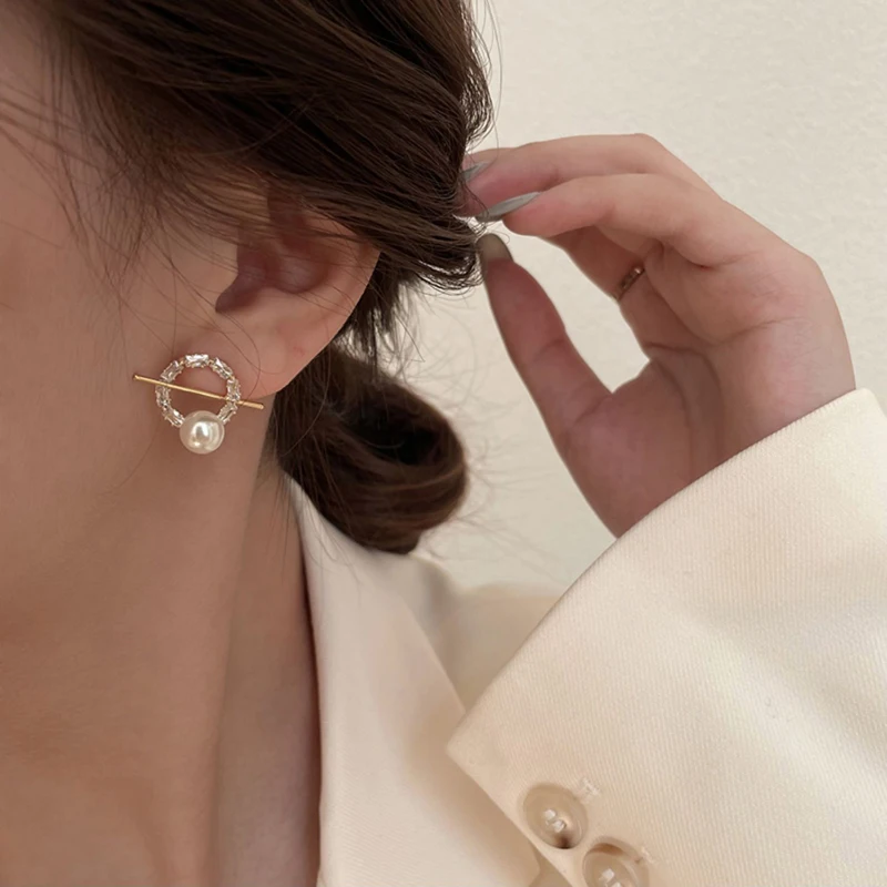 

Vershal A-361 Elegant 18k Gold Plated Minimalist Luxury Zircon Loop Pearl Stud Earrings Women Jewelry