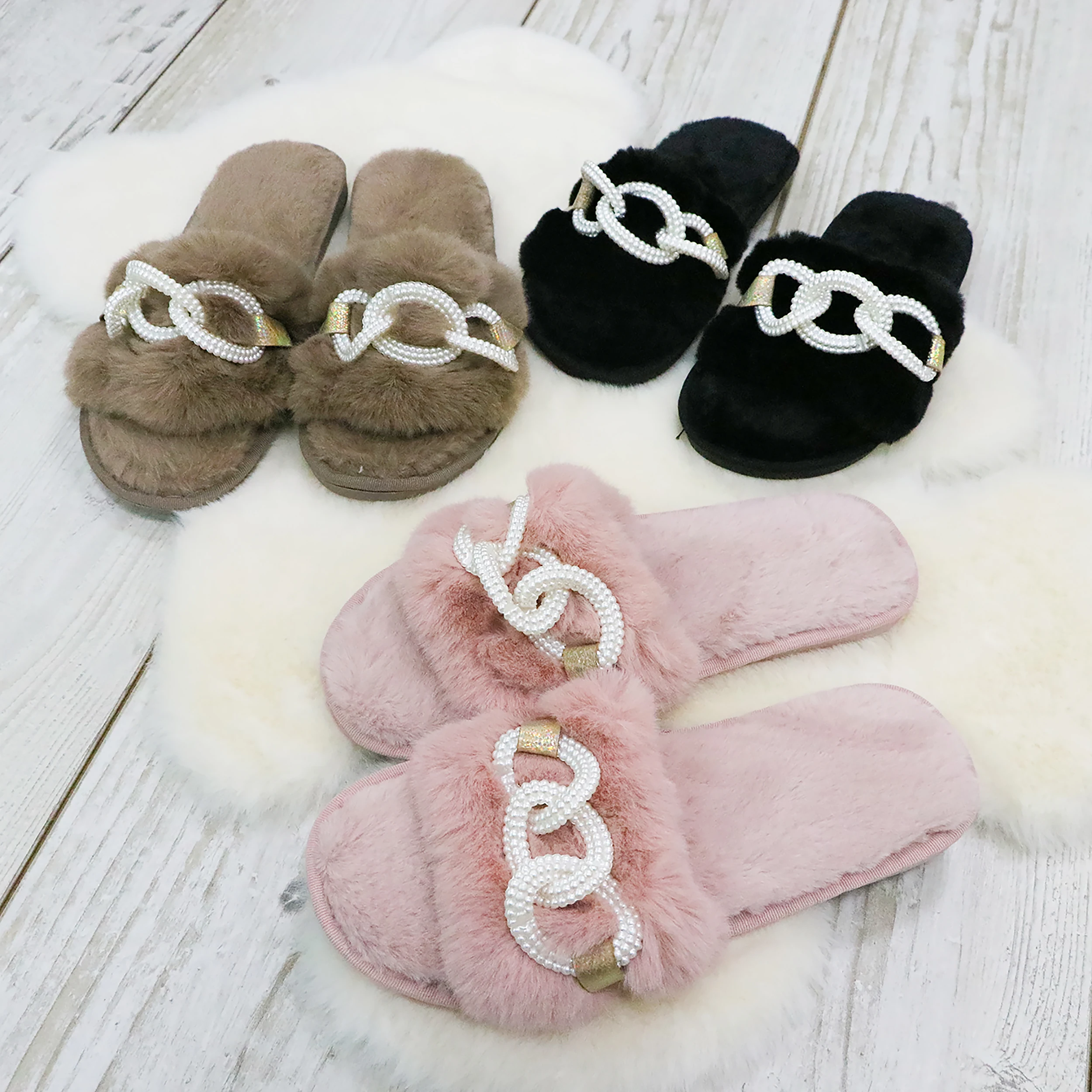 

Hot Sale Ladies Artificial Plush Rubber Shining Furry Slippers, Customized color
