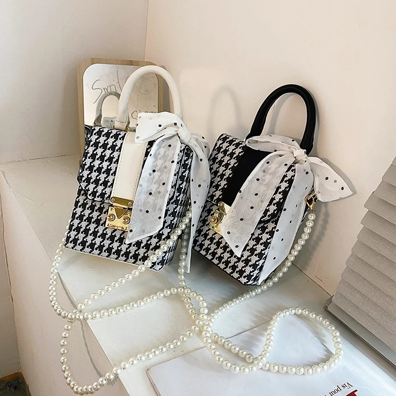 

2021 Summer Popular Ladies Plaid Handbags Young Lady Pearl Box Bag Hot Sell Scarf Purses For Girls