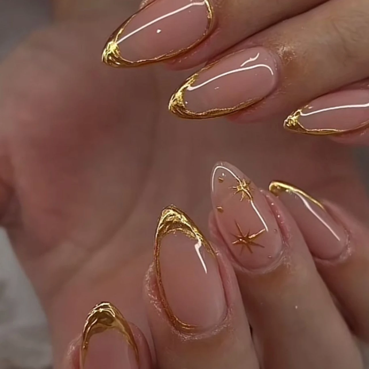 Wholesale Dropshipping 3885 Short Almond Nails with 3D Gold Foil False Nails Press on Nails Artificial Fingernails Customize