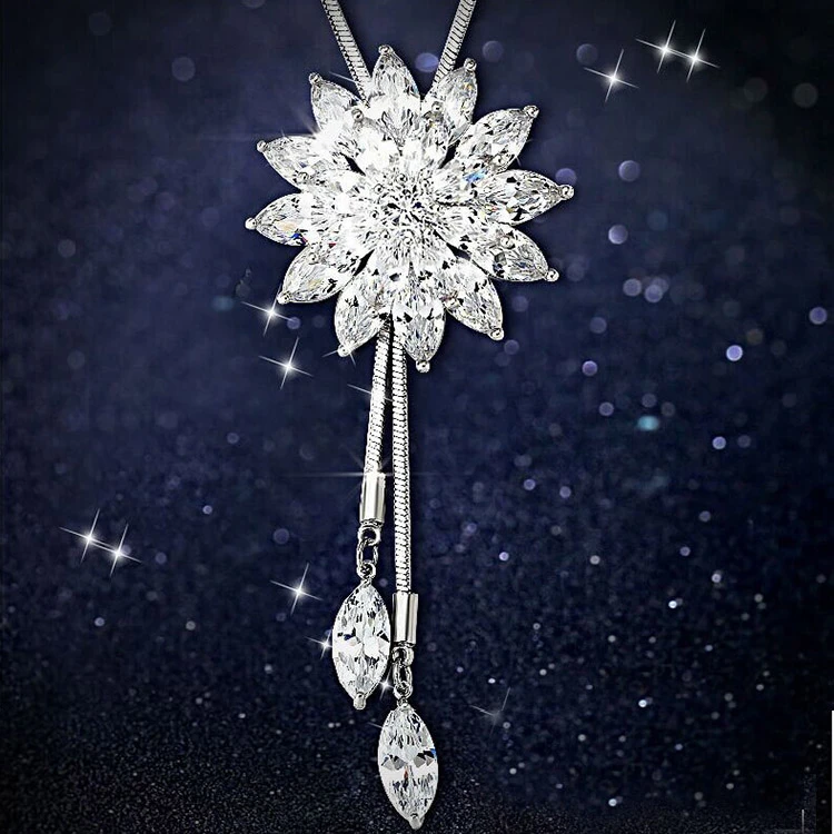 

Gorgeous Bling Necklace Iced Double Flower Rhinestone Pendant Sweater Necklace