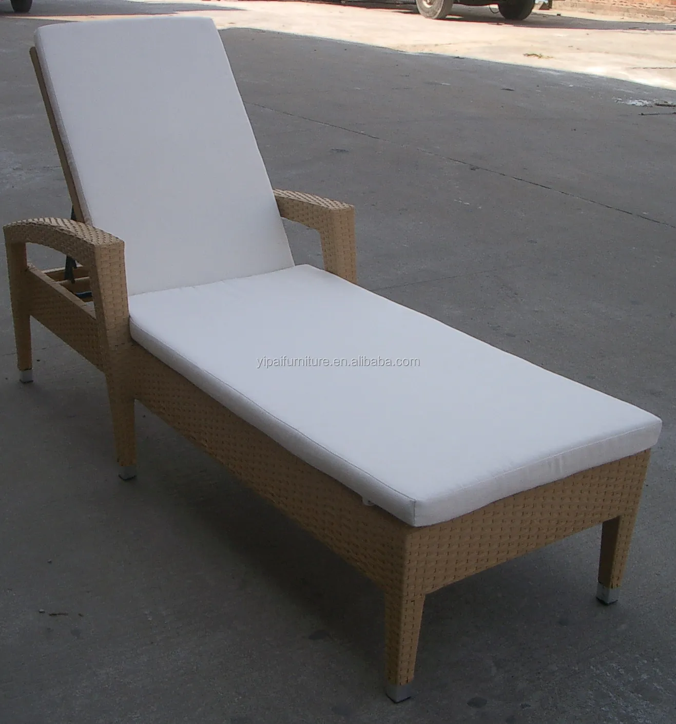 folding rattan sun lounger