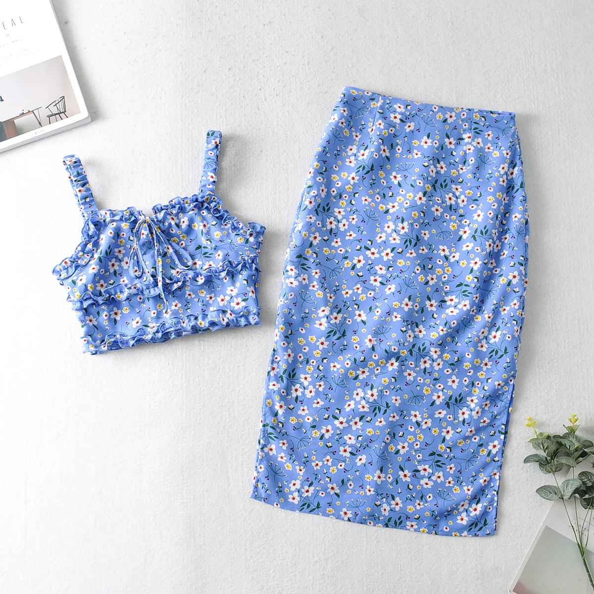 

Cute design blue floral print crop top with skirt set women summer two piece suit