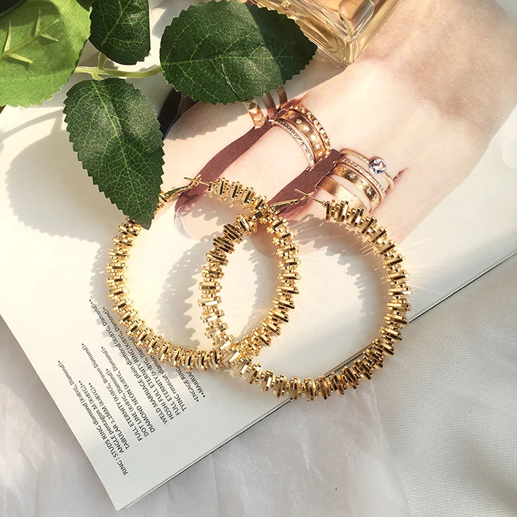 

2019 Amazon hot-selling exclusive supply of new irregularly twisted big circle fashion exaggerated earrings, Picture shows