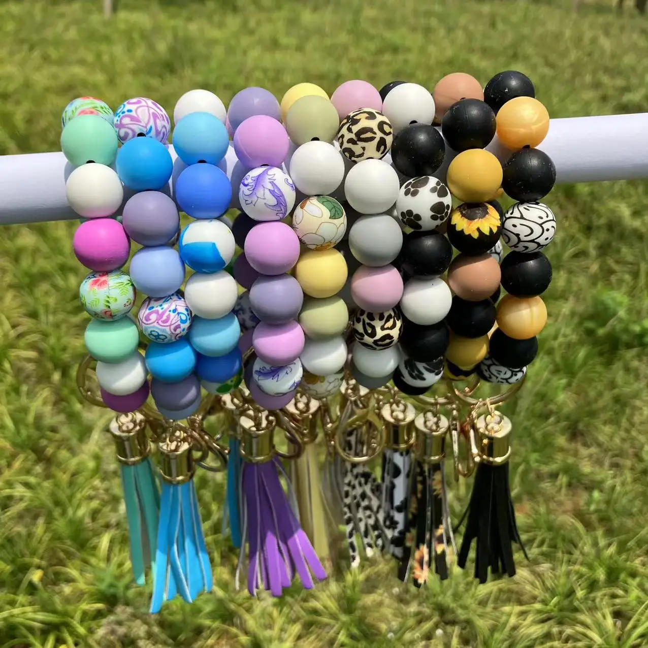 

2022 Stretch Wristlet Keychain Sunflower Bracelet Silicone Bangle Key ring Keychain with tassel for DIY