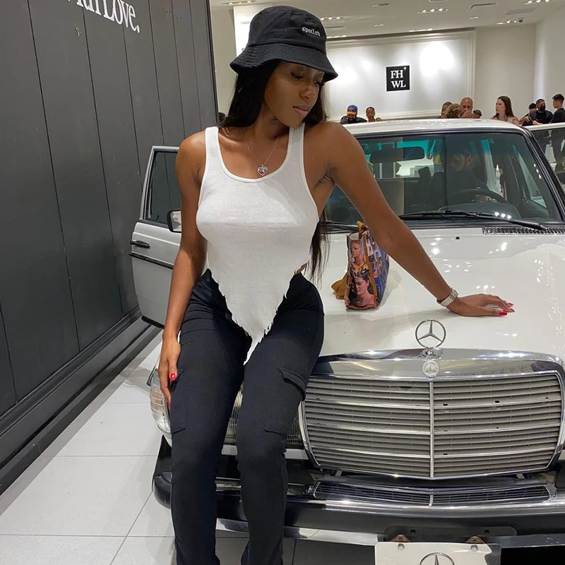 

Sandtree A21TP414 Casual Sleeveless Triangle Top 2021 New Arrivals Solid Color O Neck graphic Women T-Shirt Streetwear