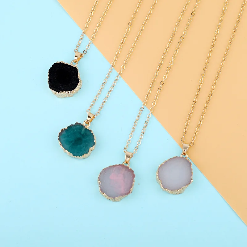 

2022 New Fashion Simple Natural Quartz Druzy Irregular Round Pendant Necklace Color Round Druzy Necklace For Women, Picture color