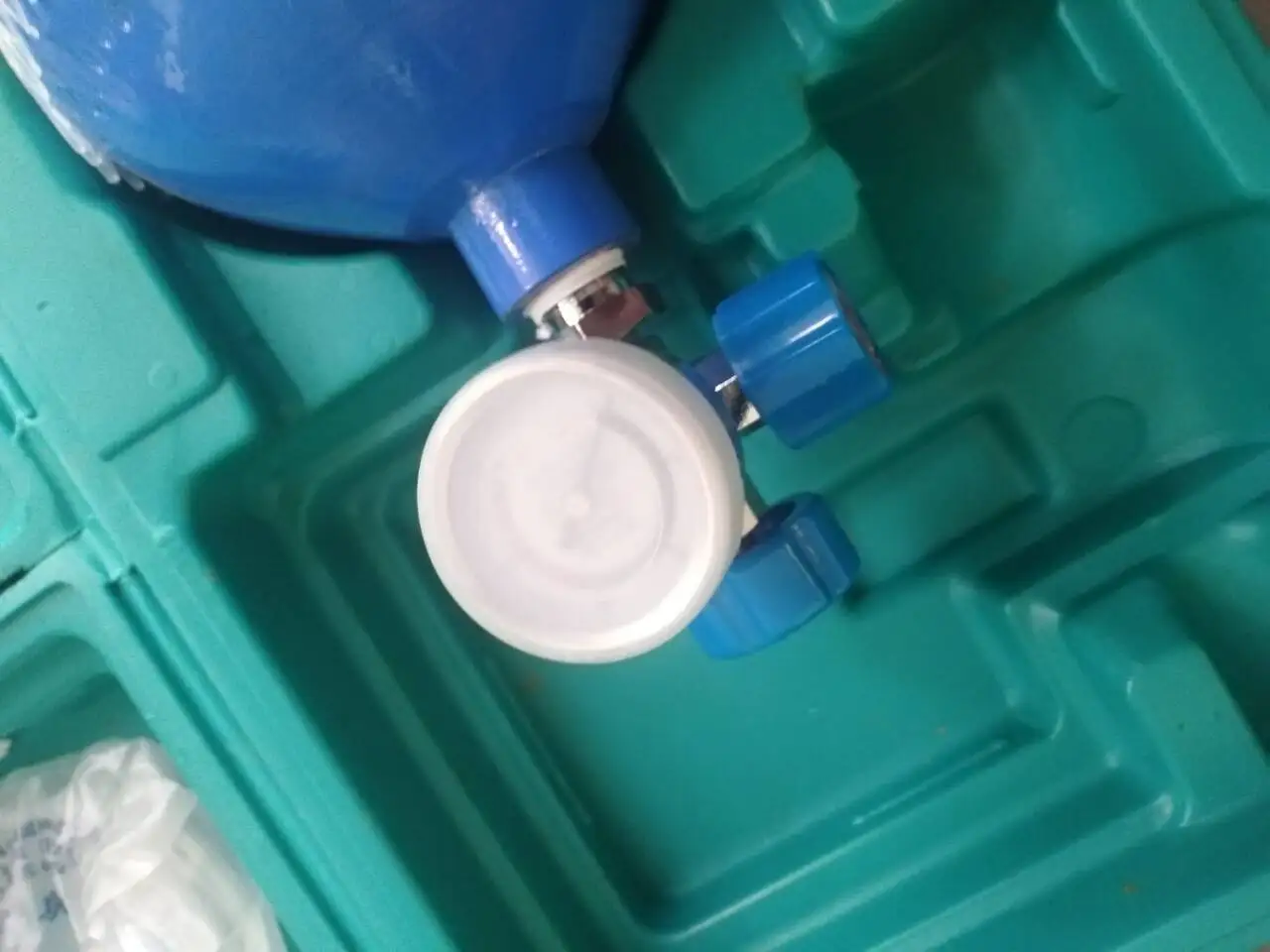OXYGEN CYLINDER part.jpg