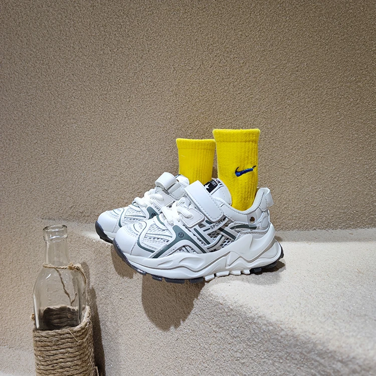 

New breathable sneakers for children, White