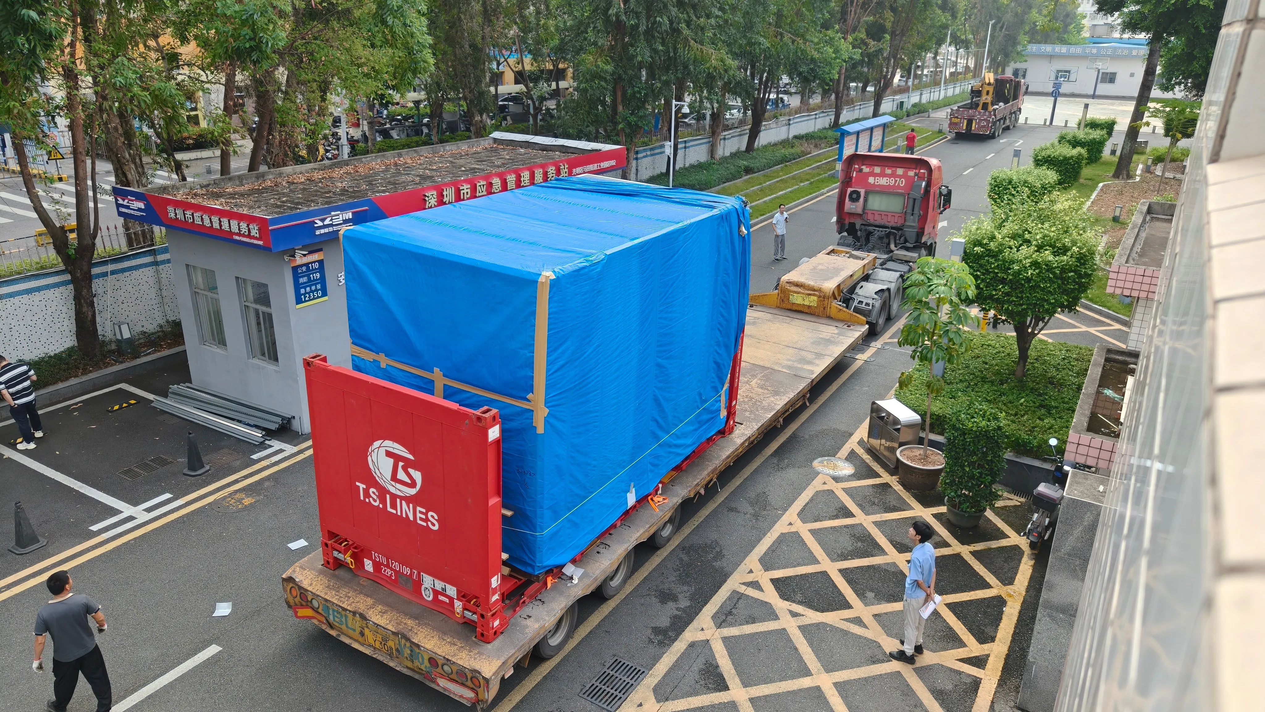 Aerial view of the 15,000 kg Mazak machining center being moved into position