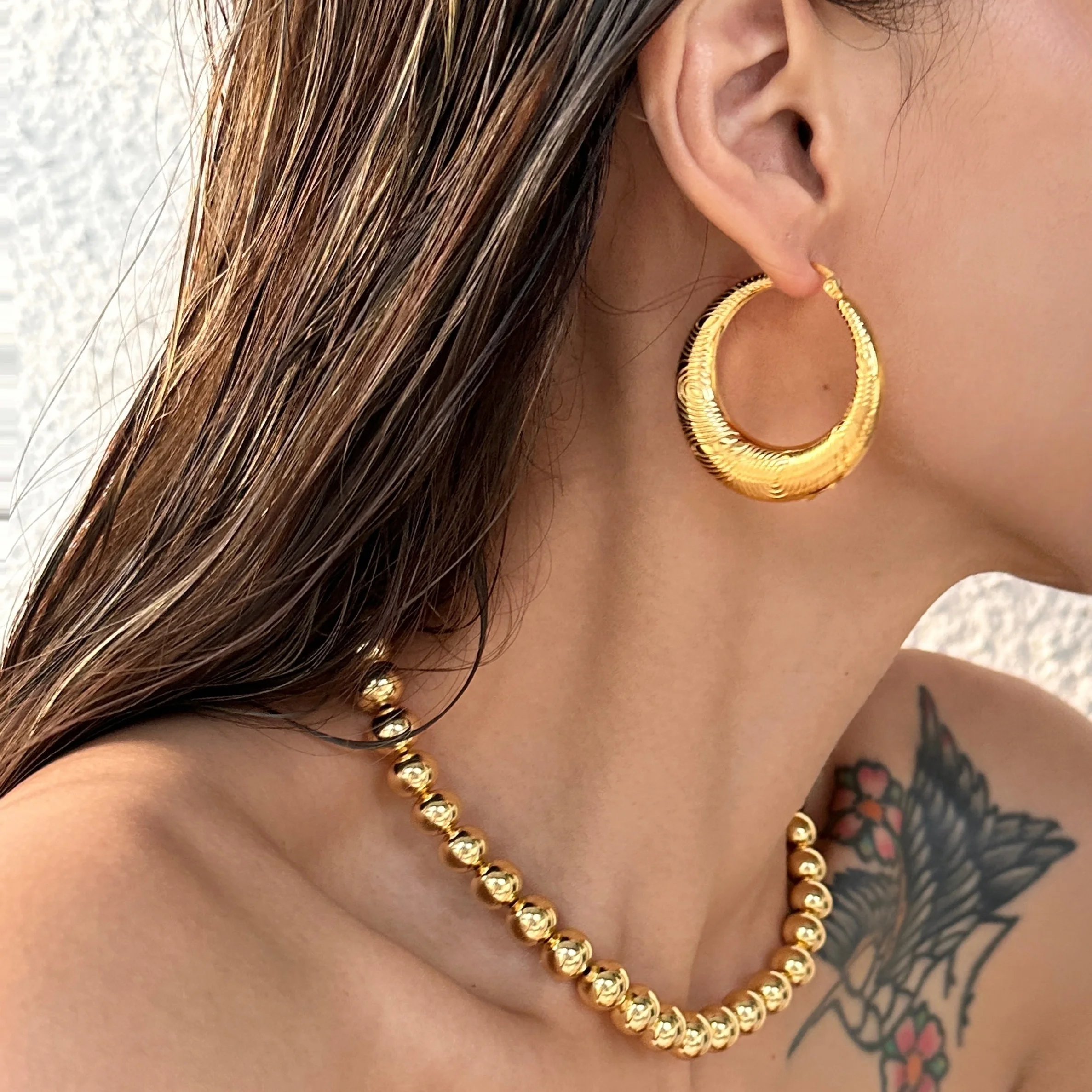 

2024 Dazan 18k Gold Plated Winter Hypoallergenic Stainless Steel Embossed Egyptian Design C Hoop Earrings For Camisole Dress