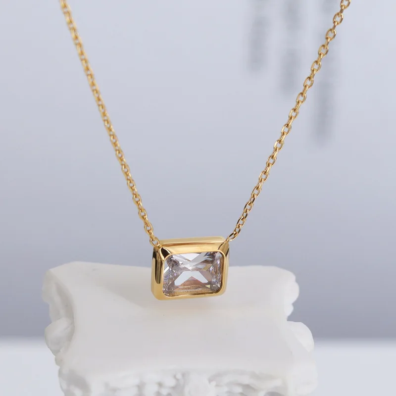 

Luxury 18K Gold Plated Stainless Steel Square Zircon Pendant Necklace for Women