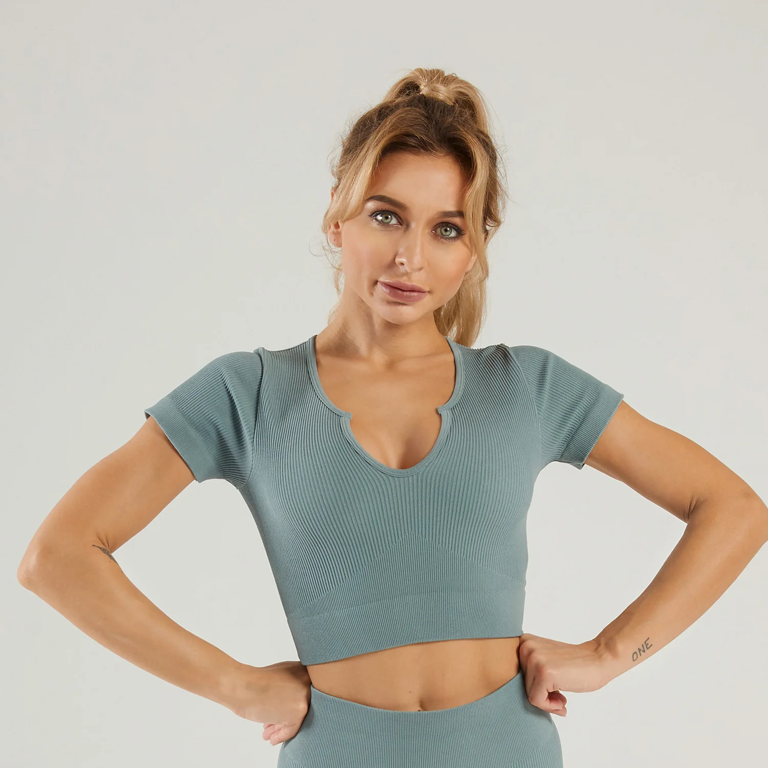 

2021 Short Sleeve Crop Top Yoga Solid Shirts Women Sports Gym Workout Top Women Seamless Running Fitness Workout Tops, As shown