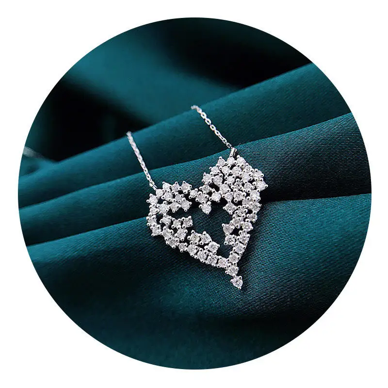 

Luxury micro-inlaid zircon sweater chain full of diamond love heart-shaped necklace