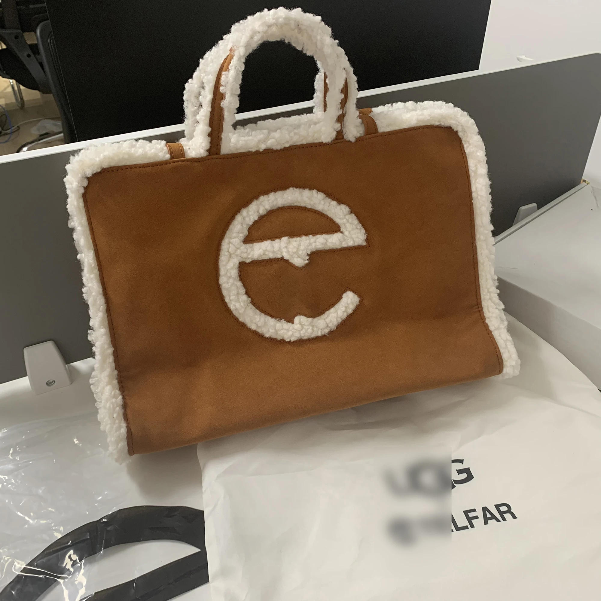 

2021 Custom Handbag Sac a Tote Fashion Large Portable Fur Handbag Purse Designer Women Brands Luxury Famous Telfar Bag, Multi