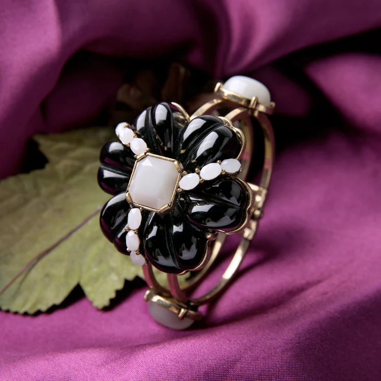 

sl00406 Black Resin Crystal Flower Fashion Gold-plated Bracelets Women 2021