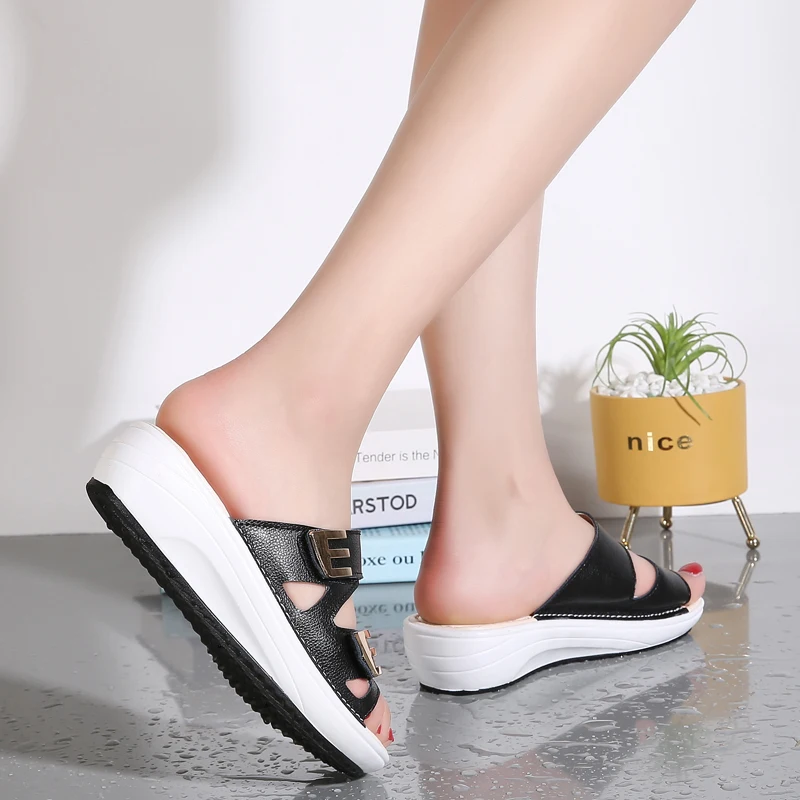 

men and women are handsome and inexpensive casual shoes The most popular summer sandals women and ladies sandals