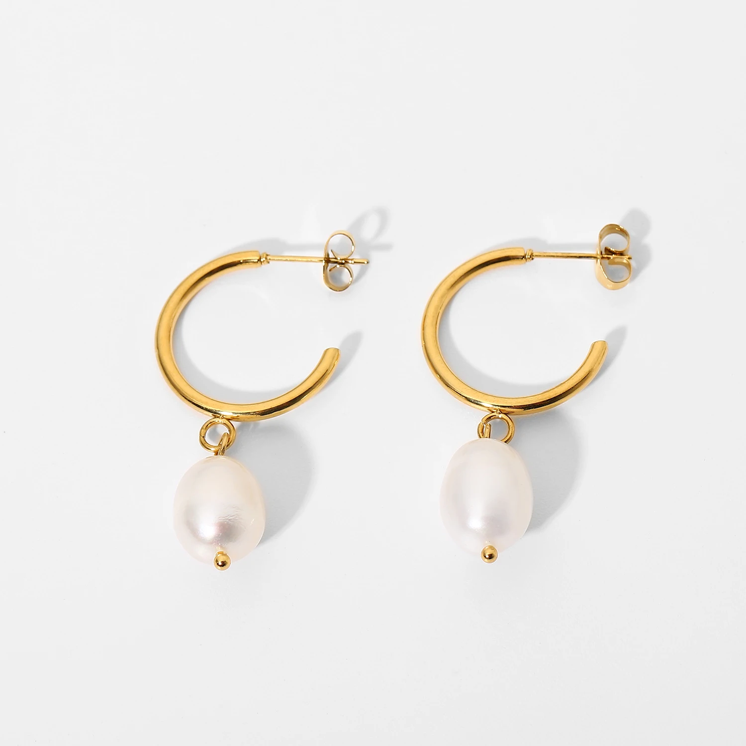 New Trend Geometric Stainless Steel CC Shape Pearl Hoop Earrings Geometric 18K Gold Plated Pearl Hoop Earring for Women