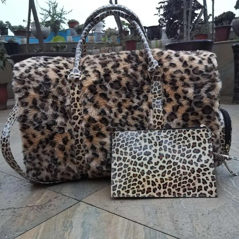 

factory wholesale Custom logo glitter faux fur duffle bag real fur fashion for girl female travel bag pink spend a night bag
