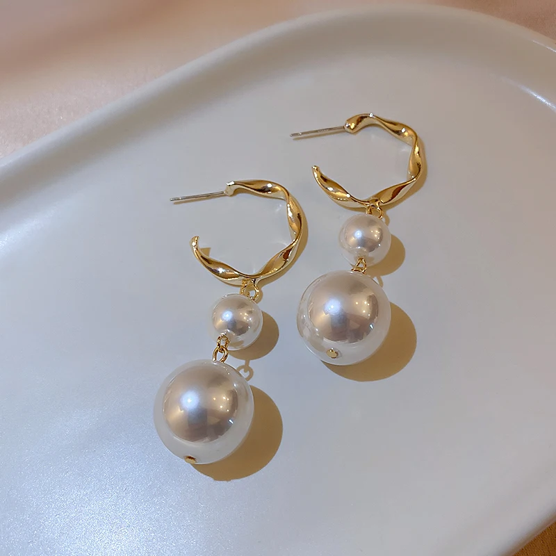 

real gold plated fashion C shape white pearl drop earring