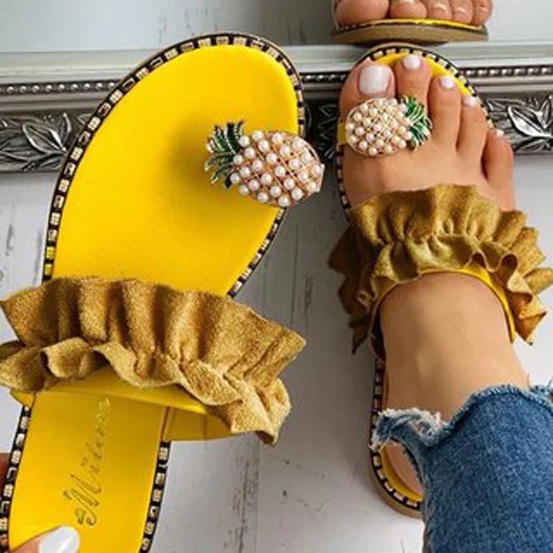 

2020 New pineapple toe sandals for women wear all kinds of flat bottomed large flounce flat bottomed slippers