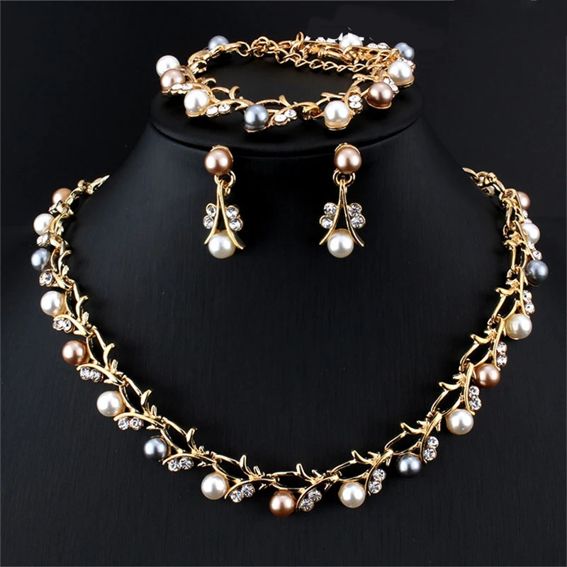 

Retro Fashion Pearl Jewelry Set European and American Pearl Earrings Necklace Bracelet Three-piece Women's Jewelry Set