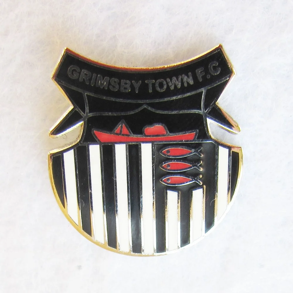 

Hand Made Custom cool black and white hard enamel football club zinc alloy badge