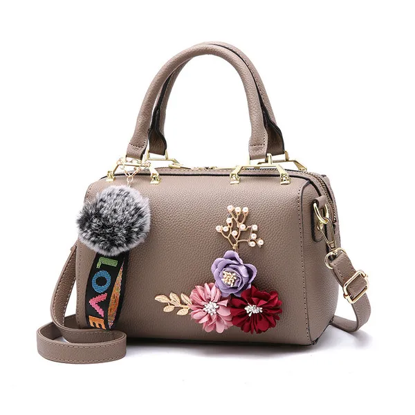 

Women Bag Leather Handbag Women Shoulder Bag Tote Flowers Shell Sac A Main Femme Rivets Fur Ball Pendant Luxury Designer Ladies