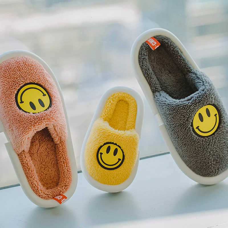 

UTUNE Winter Children Slippers Smiling Face Indoor Non-slip Lightweight Slides Parent-child shoes Boys Girls Shoes, Multi