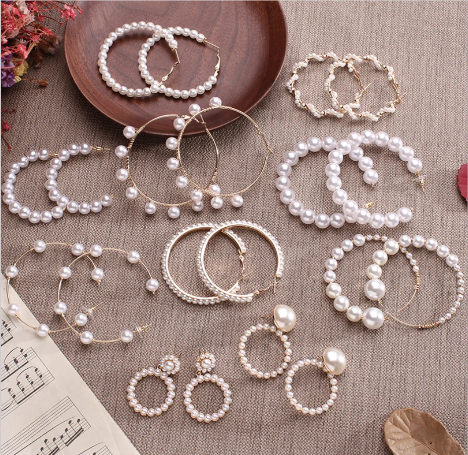 

Temperament retro circle Pearl Earrings women simple fashion creative Pearl Earrings