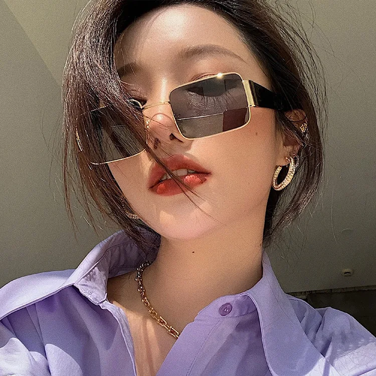 

READSUN 2021 Small Frame Metal Shades Black Retro Trendy Women Men Vintage Lady Flat Top Rectangular Sunglasses Unisex, Accept customer's color