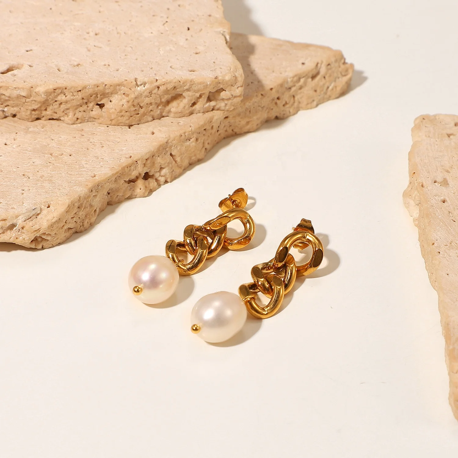 

New Arrival 18K Gold Plated Baroque Pearl Drop Earrings Geometric Stainless Steel Cuban Chain Freshwater Pearl Earring for Women