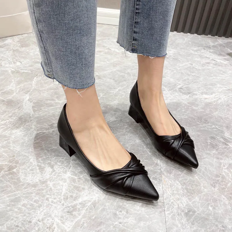 

sh10734a Beige and black heels ladies 2022 newest women block heels shoes