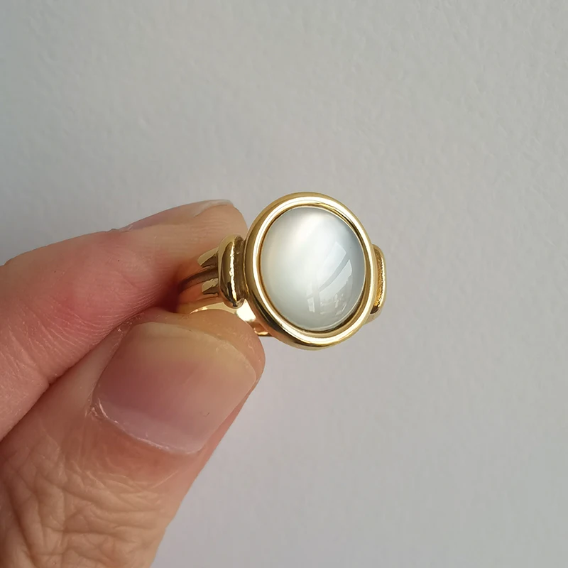 Fashion Jewelry Waterproof Non Tarnish 18k Gold Plated Stainless Steel White Shell Chunky Ring YF2454