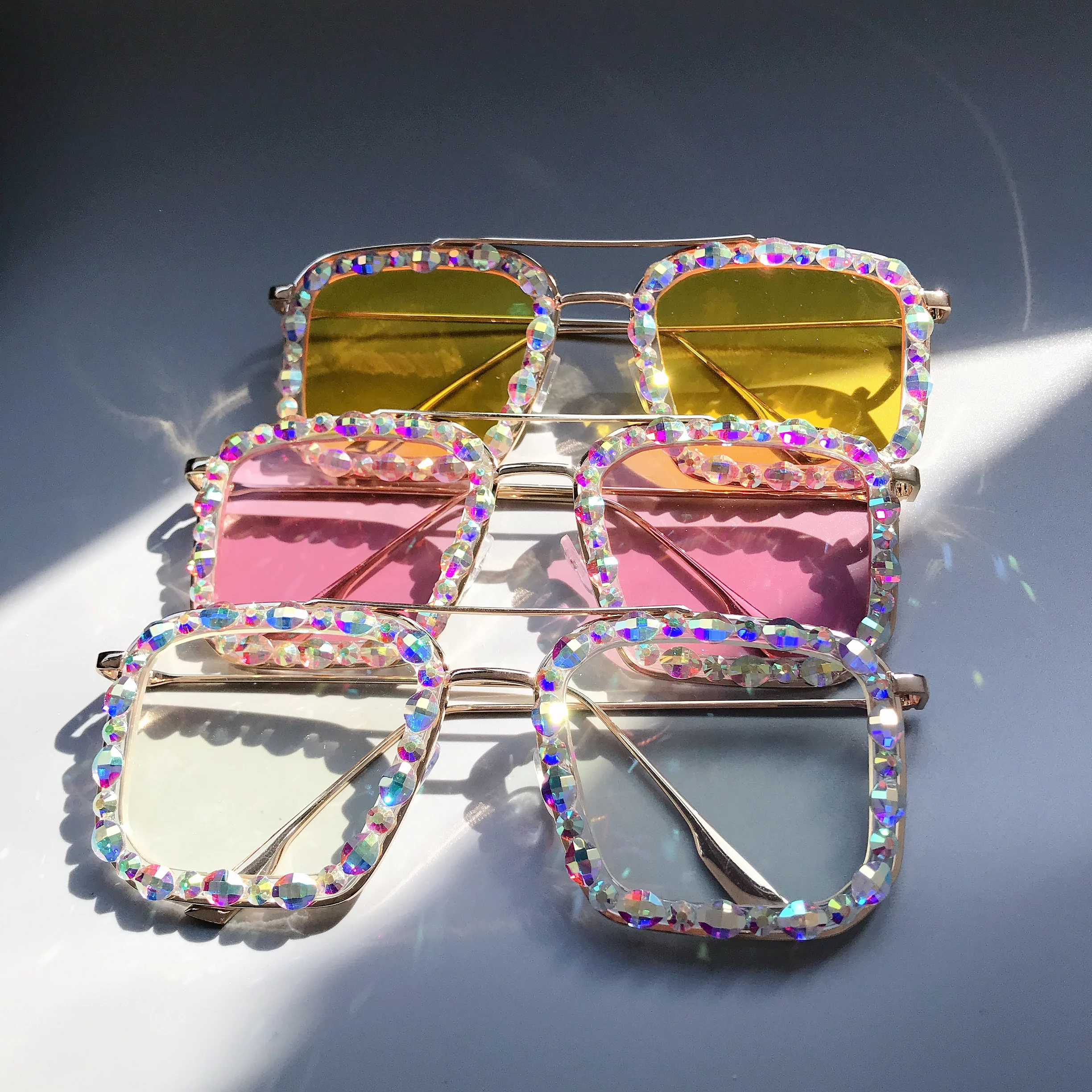 

High Quality Square Frame Pink Yellow Lens Women Diamond Sunglasses 2021 New arrival, Custom colors