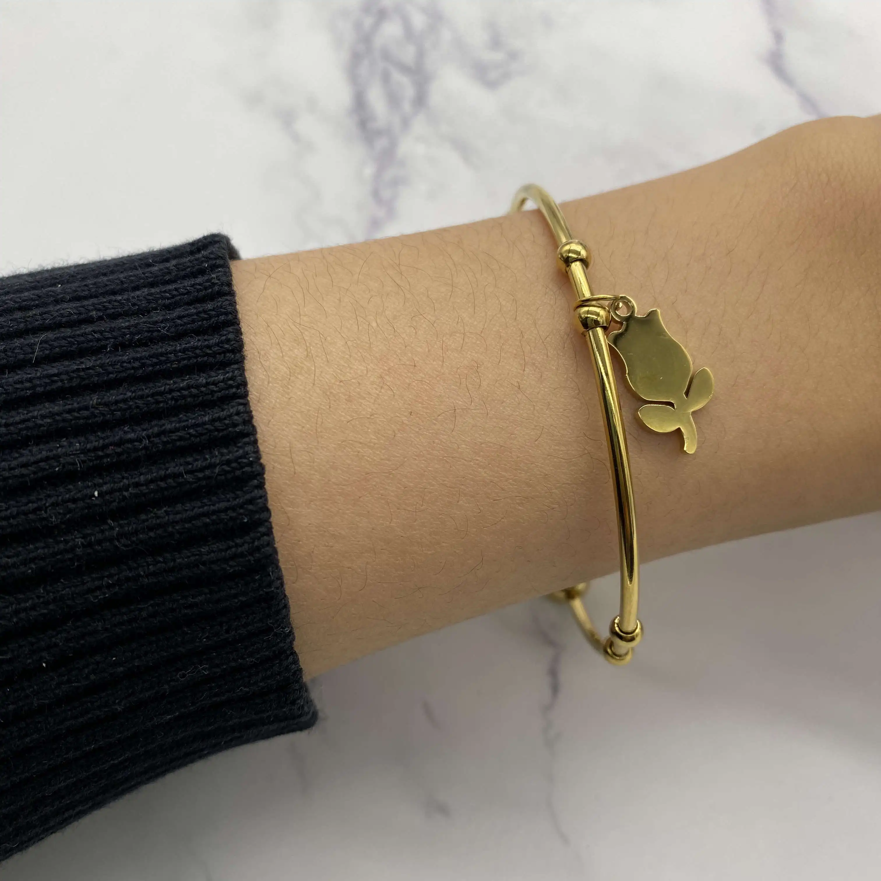 

Cute Lovely Gift Real Gold Plated Rose Flower Charm Open Bangle Spring Fashion Stainless Steel Jewelry Flower Open Cuff Bangle