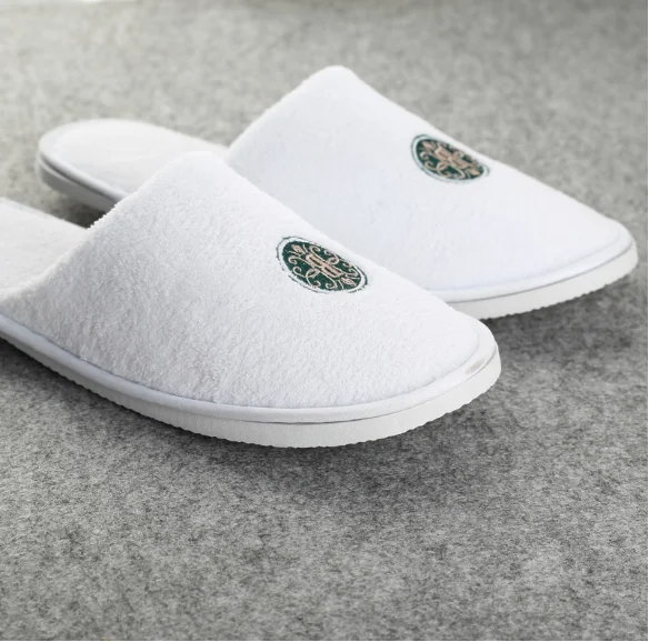 
Custom disposable personalized eva washable velour embroidered logo cheap white hotel slipper plain white slippers 
