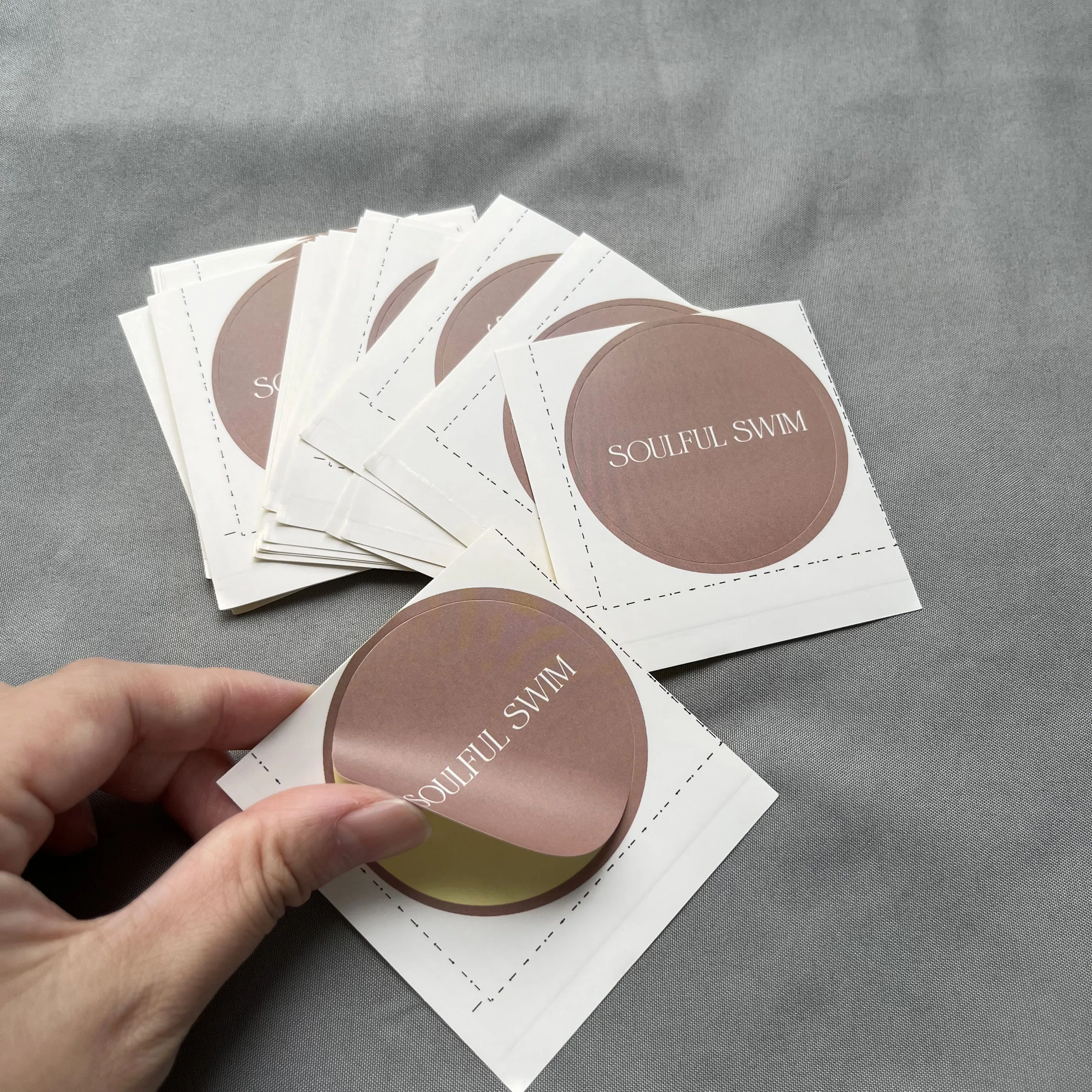 

Custom Printed Round Sticker Waterproof Coated Paper Sticker Adhesive Paper Round Label Sticker